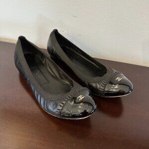 CHANEL 40.5 Black Leather Stretch Spirit CC Logo Patent Cap Toe Ballerina Flats